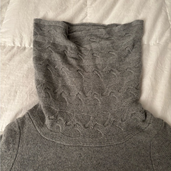Banana Republic 100% cashmere sweater XS - Picture 3 of 5